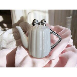 New Shabby Chic White Silver Cermaic Girly Tea Pot W/ Silver Bow On Top